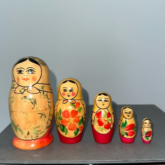 Vintage Nesting Dolls Set of 5‎ USSR Russian Matryoshka Hand Painted Decor - Picture 1 of 2